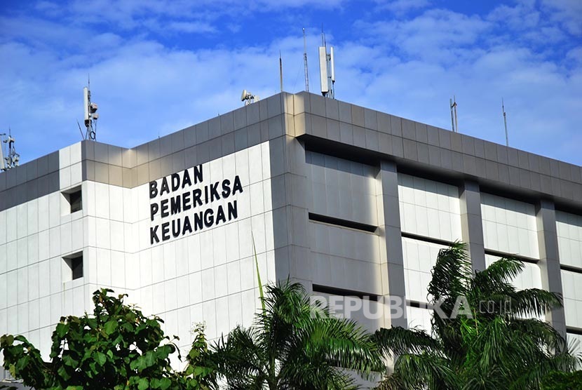 Gedung Badan Pemeriksa Keuangan. Badan Pemeriksa Keuangan (BPK) menemukan beberapa permasalahan kinerja atas penanganan pandemi COVID-19 bidang kesehatan oleh sejumlah pemerintah daerah di tingkat Provinsi Sulawesi Tengah (Sulteng), Kota Palu dan Kabupaten Sigi sepanjang tahun 2020.
