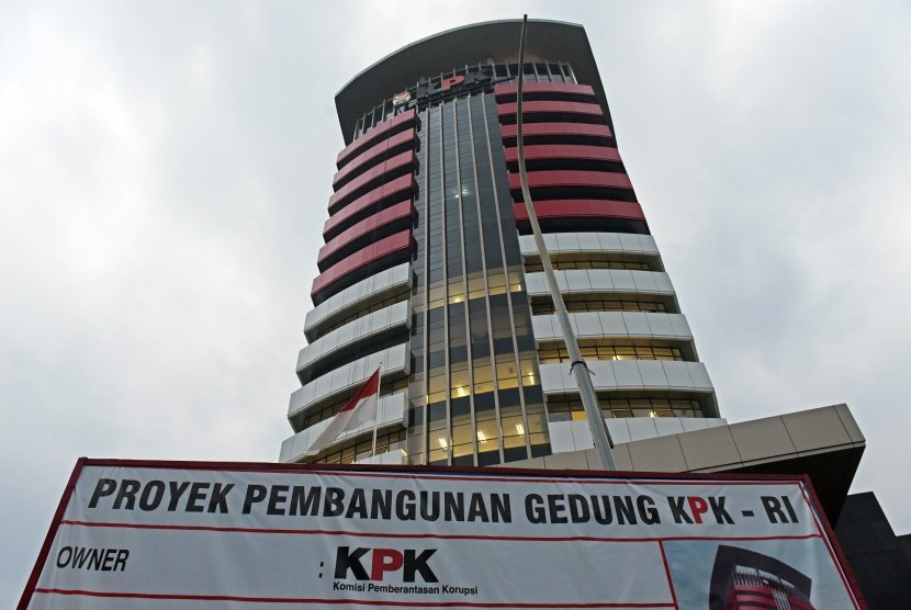 Gedung baru Komisi Pemberantasan Korupsi (KPK) yang masih dalam pengerjaan berdiri megah di Jalan HR Rasuna Said Kav C1, Kuningan, Jakarta, Senin (16/11).