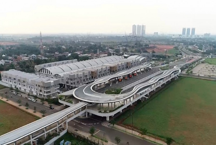 Gedung baru Stasiun Cisauk yang terintegrasi dengan pengembangan kawasan Intermoda BSD City