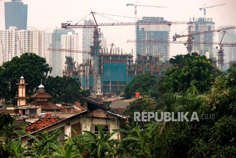 Gedung bertingkat yang sedang dibangun di Kedutaan Besar India di Jakarta.