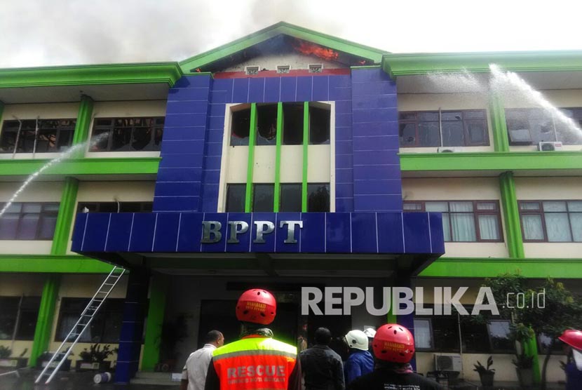 Gedung BPPT Kota Bekasi terbakar.