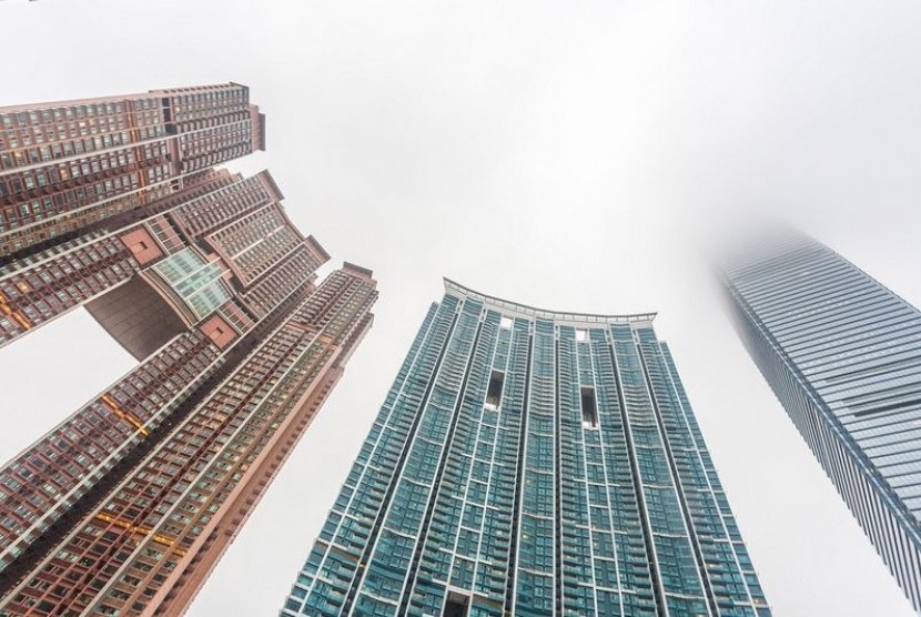 Gedung-gedung di Hong Kong yang menyediakan lubang yang menurut feng shui untuk perlintasan naga dari perbukitan menuju perairan