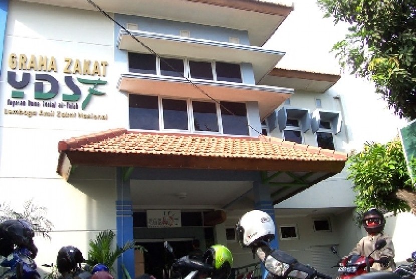 Yayasan Dana Sosial al Falah (YDSF) kembali memberikan santunan pada ribuan guru Alquran dan sekolah madrasah berupa Tunjangan Hari Raya, Jumat (29/4/2022)   Tampak gedung Graha Zakat YDSF di Jalan Kertajaya, Surabaya, Jawa Timur.