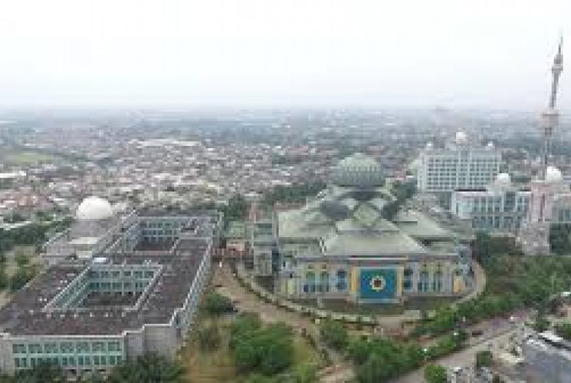 Gedung Masjid Raya Jakarta Islamic Centre (JIC) Jakarta.