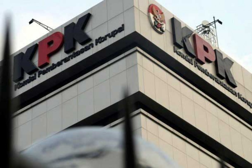 Gedung KPK. KPK memeriksa eks Dirjen Pembinaan Penempatan Tenaga Kerja dan Transmigrasi Kemenaker