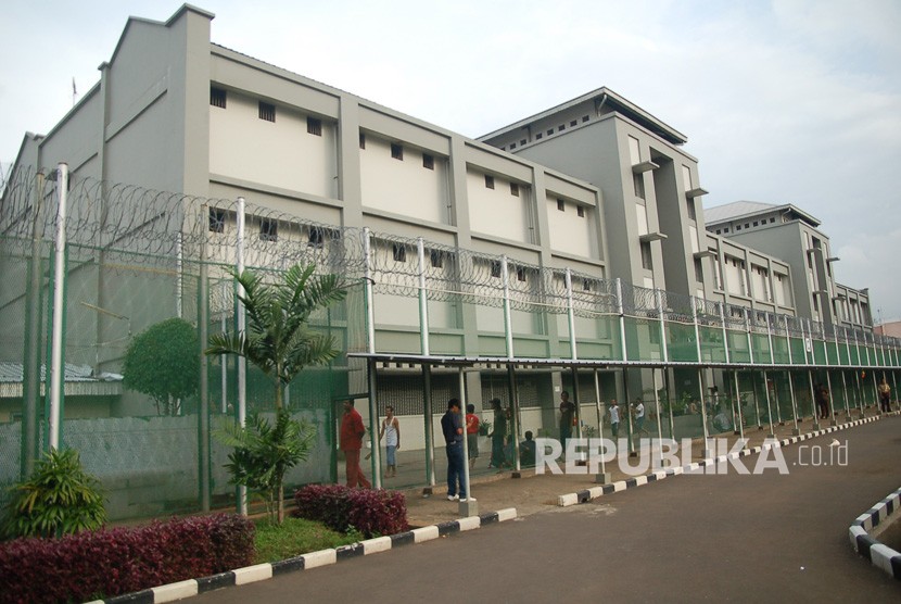 Gedung LP Cipinang/Rutan Cipinang. Sebanyak 343 warga binaan di Rumah Tahanan (Rutan) Cipinang, Jakarta Timur, dipulangkan terkait pencegahan wabah Covid-19.
