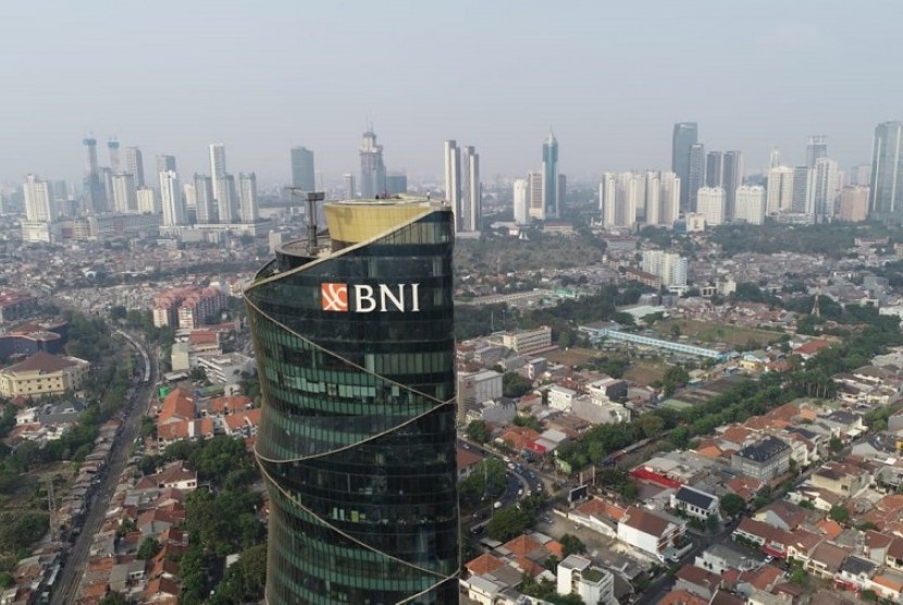  PT Bank Negara Indonesia (Persero) Tbk. atau BNI (kode saham: BBNI) memberikan penjelasan terkait Hoax penyaluran kredit tanpa agunan.   Tampak gedung Menara BNI.