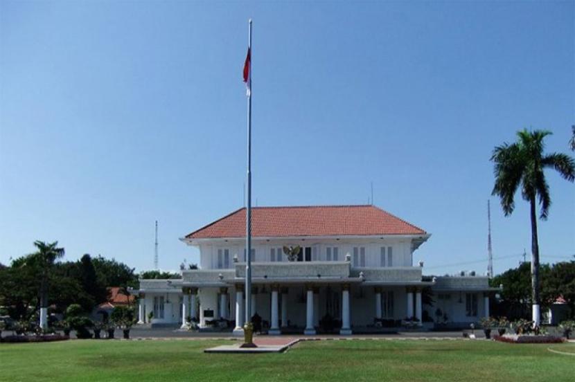 Gedung Negara Grahadi di Jalan Gubernur Suryo, Kota Surabaya, Jawa Timur (Jatim).