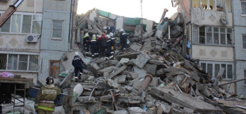 Gedung runtuh akibat ledakan gas di Rusia