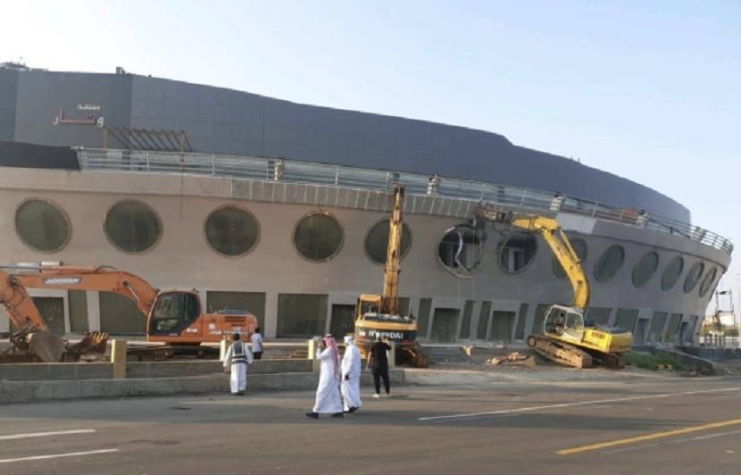 Gedung yang menyerupai kapal di Jeddah dibongkar