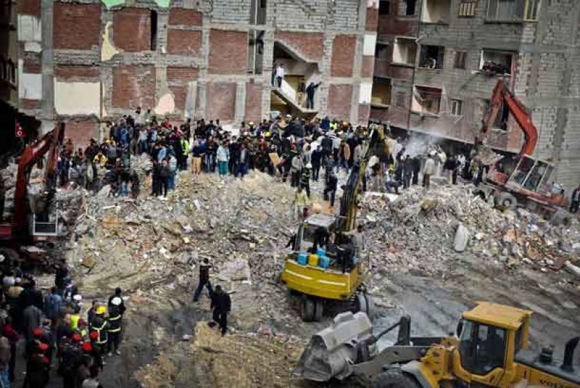 Gedung yang runtuh di Alexandria,Mesir, Rabu (16/1).