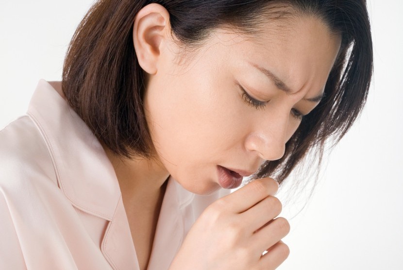 Penyakit paru bisa ditandai dengan adanya batuk, mengi, dan sesak napas. (Ilustrasi)