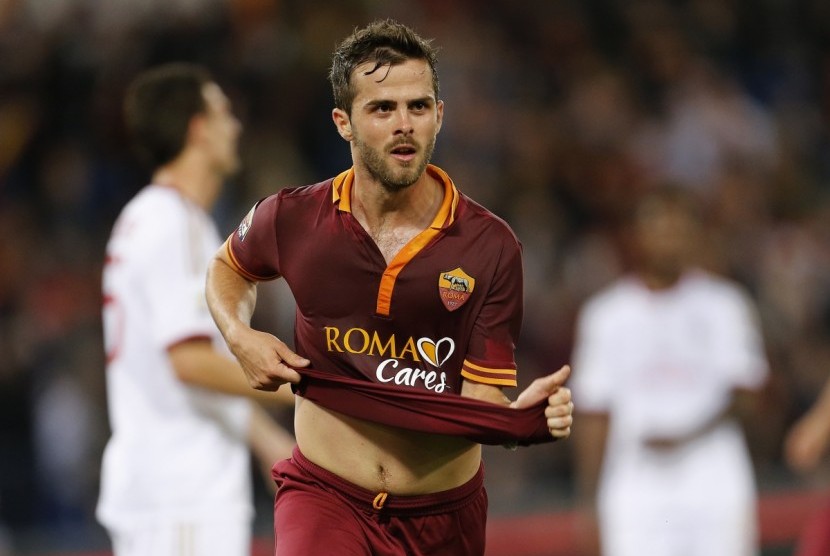 Gelandang AS Miralem Pjanic.