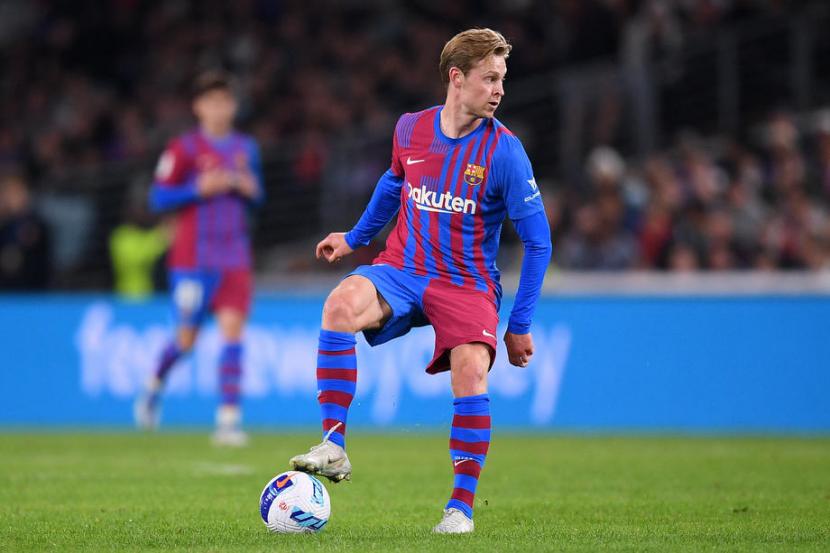 Gelandang FC Barcelona asal Belanda Frenkie de Jong. Chelsea berupaya mendatangkan De Jong pada bursa transfer musim panas 2022 ini.