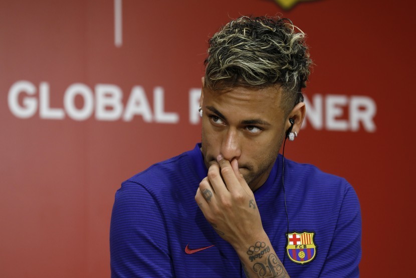 Gelandang Barcelona, Neymar Jr saat tur pramusim timnya di Tokyo, Jepang, Kamis (13/7).