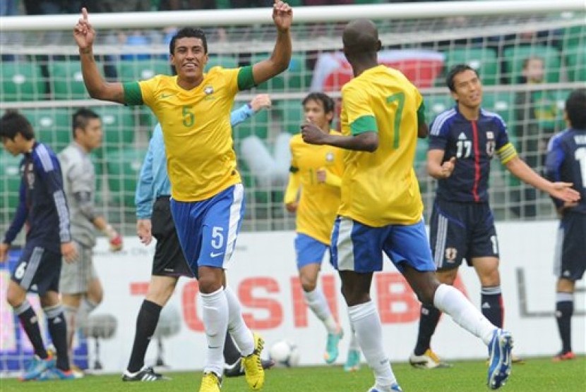 Gelandang Brasil, Paulinho, saat tampil di Olimpiade 2012 lalu.