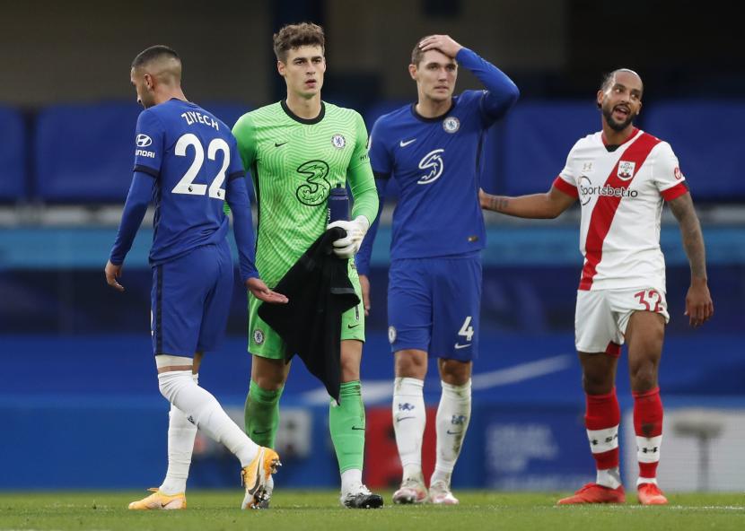Gelandang Chelsea Hakim Ziyech dan dua rekan setimnya, Kepa Arrizabalaga dan Andreas Christensen, tampak kecewa setelah laga kontra Southampton di kandang sendiri, beberapa waktu lalu.