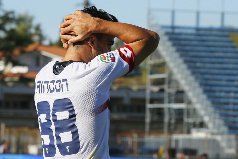 Gelandang Genoa, Thomas Rincon.