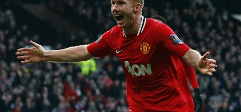 Gelandang Manchester United, Paul Scholes, merayakan golnya ke jala Bolton Wanderers di laga Liga Primer Inggris di Old Trafford, Manchester, Sabtu (14/1). 