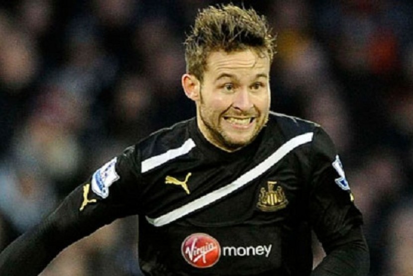 Gelandang Newcastle United, Yohan Cabaye menghormati rekan-rekannya yang memeluk agama Islam.