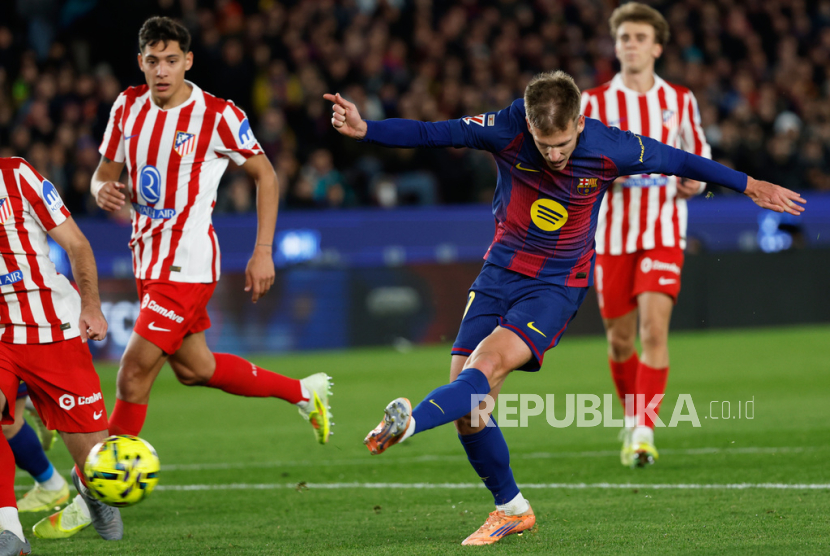 Gelandang serang Barcelona Dani Olmo mencetak gol ke gawang Atletico Madrid dalam lanjutan La Liga Spanyol di Camp Nou, Barcelona, Rabu (3/12/2025) dini hari WIB. Barcelona mengalahkan Atletico 2-1.