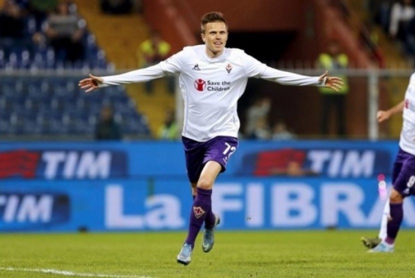 Gelandang serang Fiorentina Josip Ilicic melakukan selebrasi usai menjebol gawang Sampdoria.