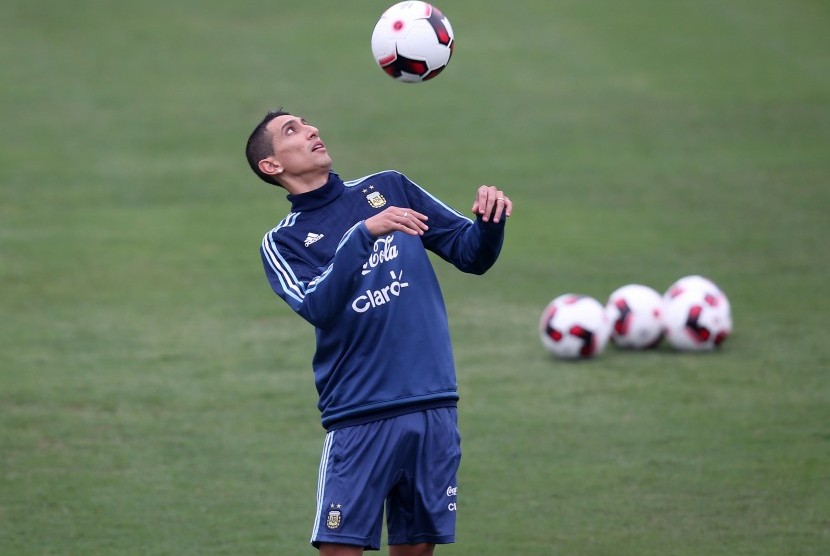 Gelandang timnas Argentina, Angel Di Maria berlatih di stadion Alberto Gallardo, Lima, Peru, Ahad (3/10). Pekan ini, Argentina akan melakoni dua laga kualifikasi Piala Dunia 2018.