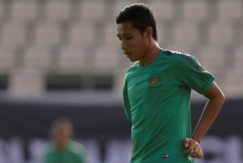Atlet sepakbola Indonesia, Evan Dimas Darmono, sempat merasa iri dengan teman-temannya yang masih bisa nongkrong saat remaja, sementara ia harus giat berlatih.
