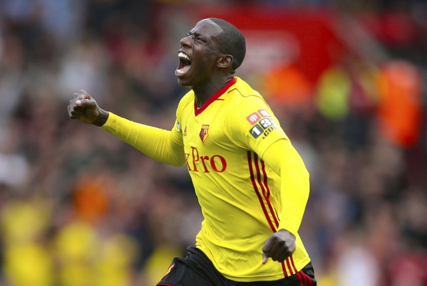 Gelandang Watford, Abdoulaye Doucoure merayakan golnya ke gawang Southampton pada laga Liga Primer di Stadion St Mary's, Sabtu (9/9). Watford menang 2-0.