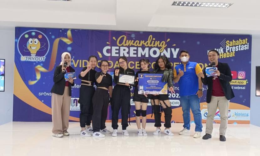 Gelaran awarding ceremony video dance competition 2022 dari MTryout, berlangsung meriah, yang juga turut mengundang grup para pemenangnya.