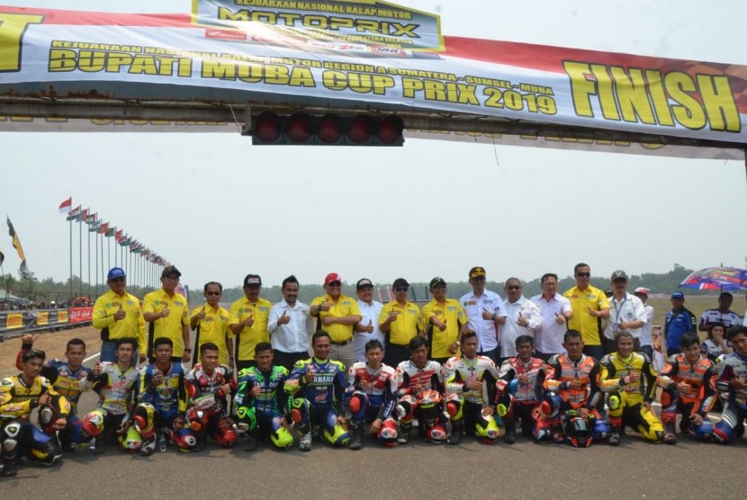 Gelaran kejuaraan nasional (kejurnas) Motoprix Region Sumatera 2019 resmi dimulai di Sirkuit Internasional Skyland Kabupaten Musi Banyuasin, Ahad (22/9). Tercatat, ada sebanyak 174 pebalap dari region Sumatera yang mengaspal di 12 klas yang dipertandingkan. 
