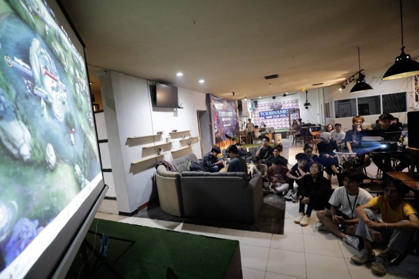Gelaran turnamen gim daring Mobile Legends yang digemari banyak anak muda di Indonesia.