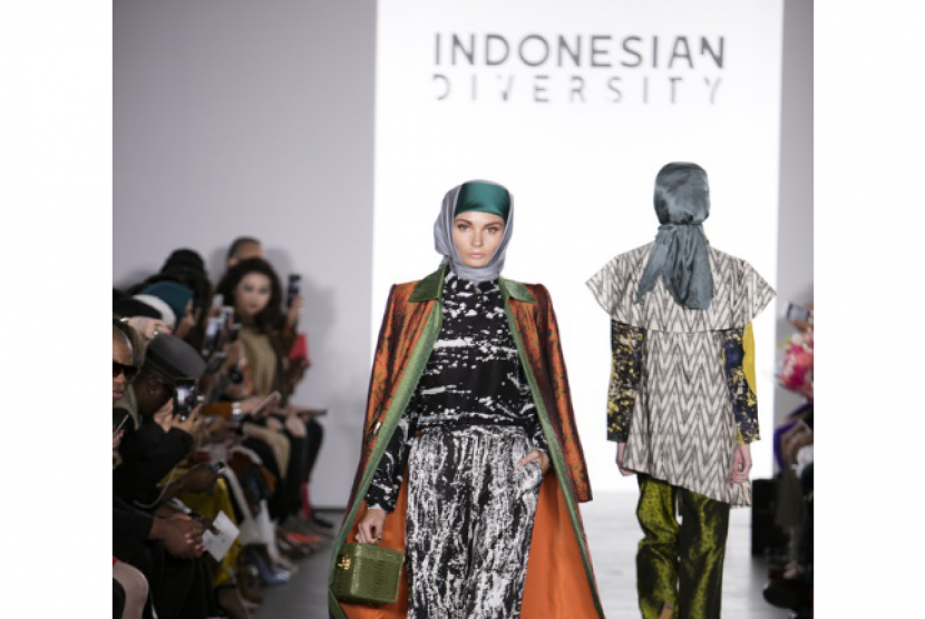 Geliat industri syariah di bidang fesyen.