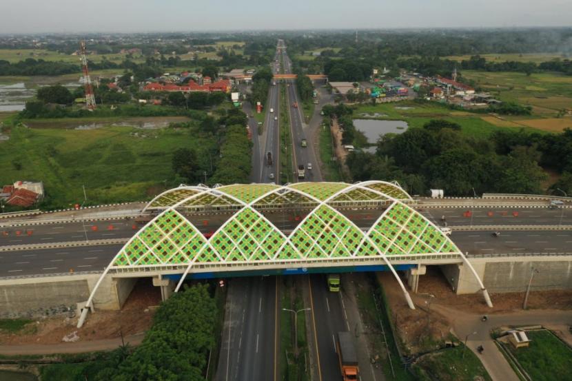 Geliat pembangunan Provinsi Banten terus berjalan di akhir-akhir masa jabatan Wahidin Halim-Andika Hazrumi. Diantara salah satu infrastruktur yang akan diresmikan adalah Jembatan Bogeg yang berada di JL Syekh Nawawi Al-Bantani.