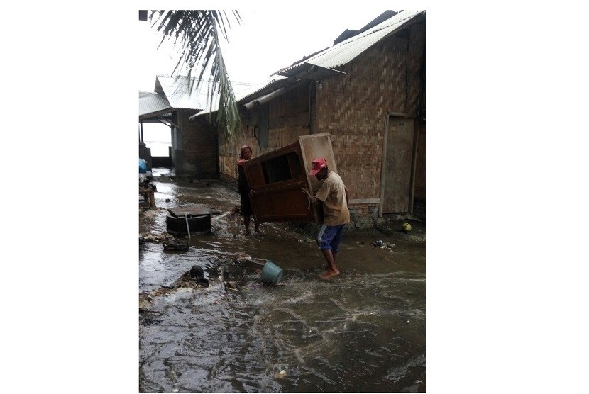 Gelombang pasang air laut menerjang pantai selatan Kabupaten Sukabumi terutama di Palabuhanratu sejak Kamis (30/11) hingga Jumat (1/12). Foto istimewa Forum Koordinasi SAR Daerah (FKSD) Sukabumi.