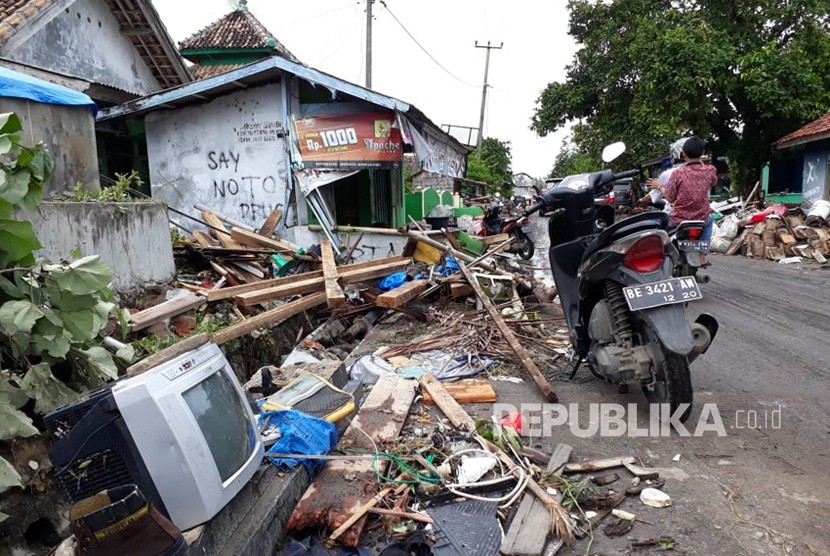 Sejumlah Destinasi Wisata Di Kalianda Rusak Parah Republika Online