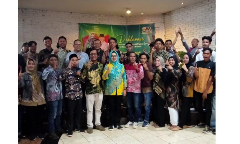 GEMA Tangsel nyatakan dukungan untuk pasangan Airin Rachmi Diany-Ade Sumardi dalam Pilgub Banten 2024. Deklarasi dilakukan di Ciputat Timur, Tangsel, Banten, Rabu (25/9/2024).