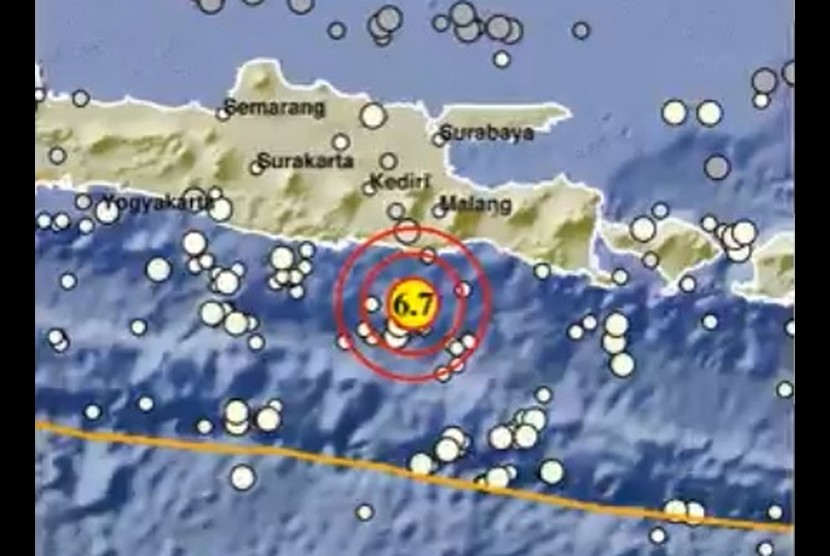 An earthquake measuring magnitude 6.7 hit Malang Regency, east Java, on Saturday.