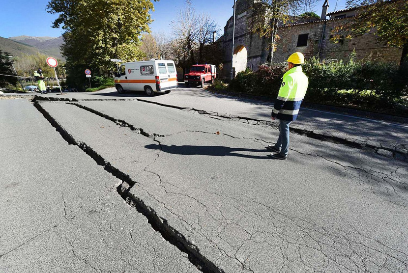 Gempa bumi bisa terjadi kapan saja, dan biasanya datang tanpa peringatan. Dengan mempersiapkan diri dan keluarga sebelum gempa terjadi, Anda dapat meminimalkan risiko cedera dan kerusakan rumah/ilustrasi.