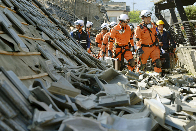 Gempa bumi yang terjadi di Kumamoto Prefecture, Kyushu, Jepang, Kamis (14/4). (Reuters/Kyodo)