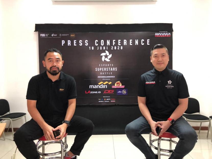 General Manager APPI Ponaryo Astaman (kiri) bersama CEO Mahaka Sports Cahyadi Wanda dalam konferensi pers virtual  E-sports Superstars Battle. 