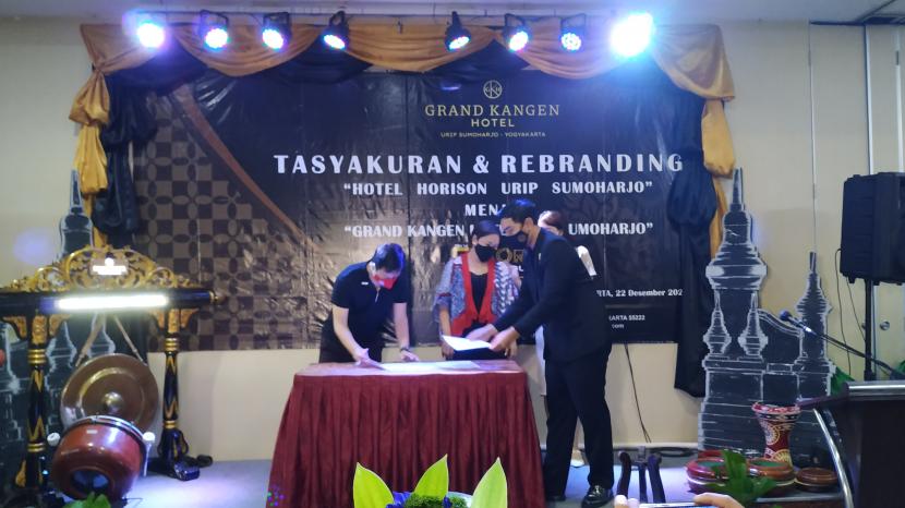 General Manager Grand Kangen Urip Sumoharjo, Abdul Rozaq Trenggono, saat acara rebranding Hotel Horison Urip Sumuharjo Yogyakarta menjadi Grand Kangen Urip Sumoharjo.
