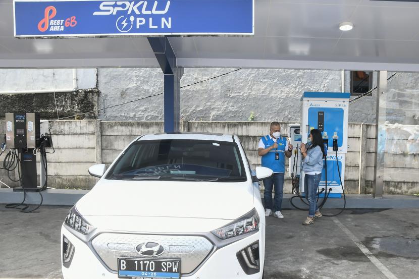 Mobil listrik menjadi perhatian sejumlah produsen mobil di Indonesia. (ilustrasi)