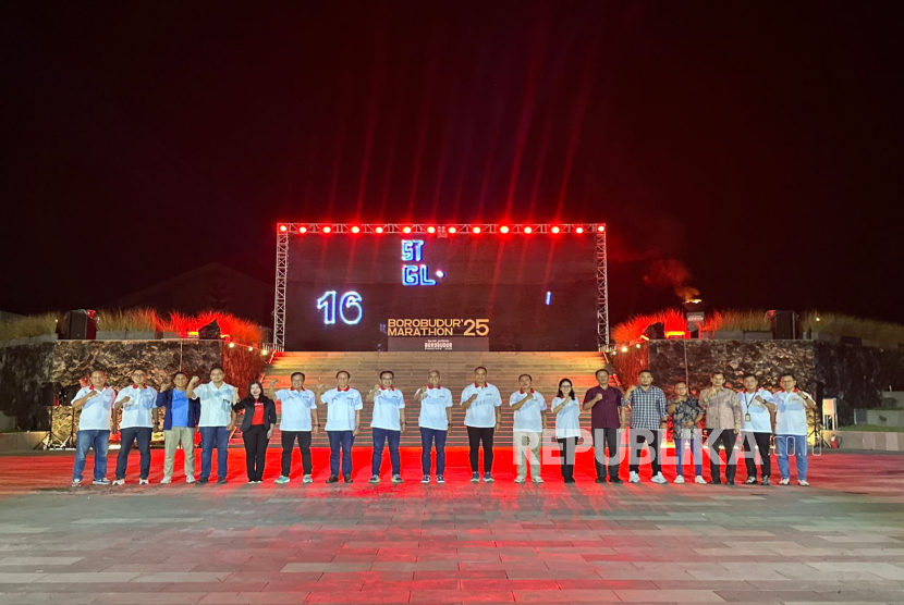 Generali Indonesia kembali menjadi Official Insurance Partner Bank Jateng Borobudur Marathon 2025. Kolaborasi Generali Indonesia dan Bank Jateng Borobudur Marathon ini resmi diumumkan saat Launching Bank Jateng Borobudur Marathon 2025 di Amphitheater, Museum dan Kampung Seni Borobudur, Magelang-Jawa Tengah, Jumat (3/5/2025)..