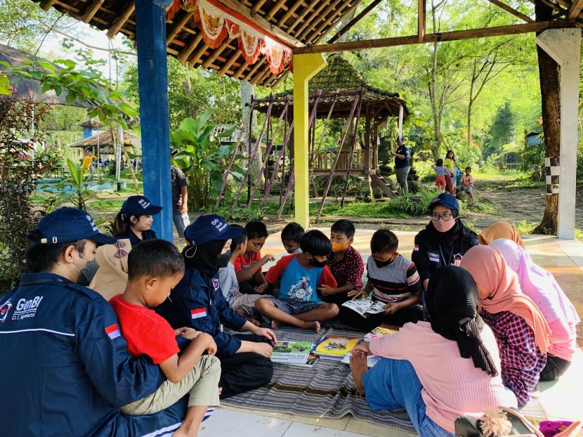 Generasi Baru Indonesia atau Genbi menggelar acara kegiatan mengajar untuk anak-anak pada Ahad (19/6/2022)