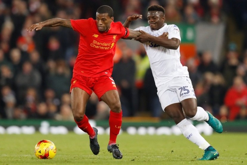 Georginio Wijnaldum (kiri) saat beraksi di Anfield