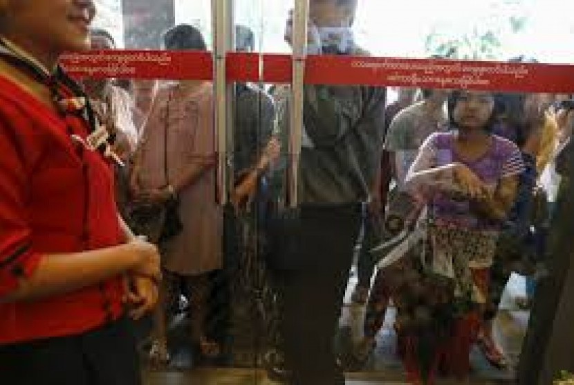 Gerai Kentucky Fried Chicken pertama di Myanmar.