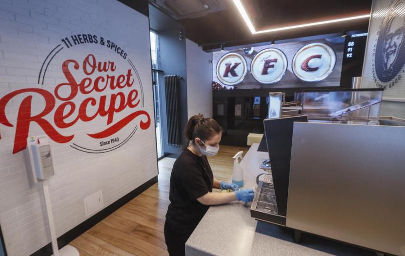 Gerai KFC di Rusia. KFC menjaga kerahasiaan resep ayam renyahnya dengan ketat.