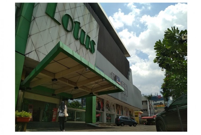 Gerai Lotus Thamrin yang terletak di Jalan Wahid Hasyim Jakarta Pusat.