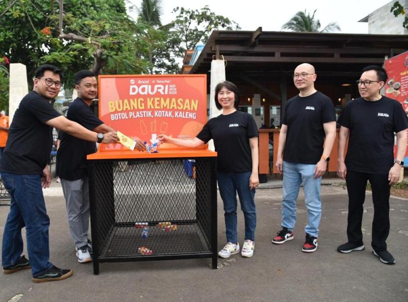 Gerakan Daur untuk Negeri (Dauri) di kawasan Ancol, Jakarta Utara.